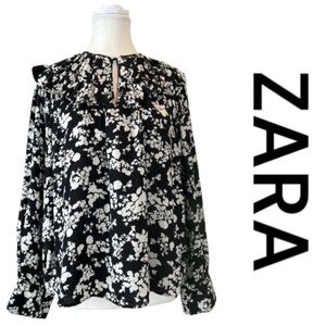 ZARA Black & White Floral Blouse Keyhole Neck w/Elastic Button Fastener, Size M.